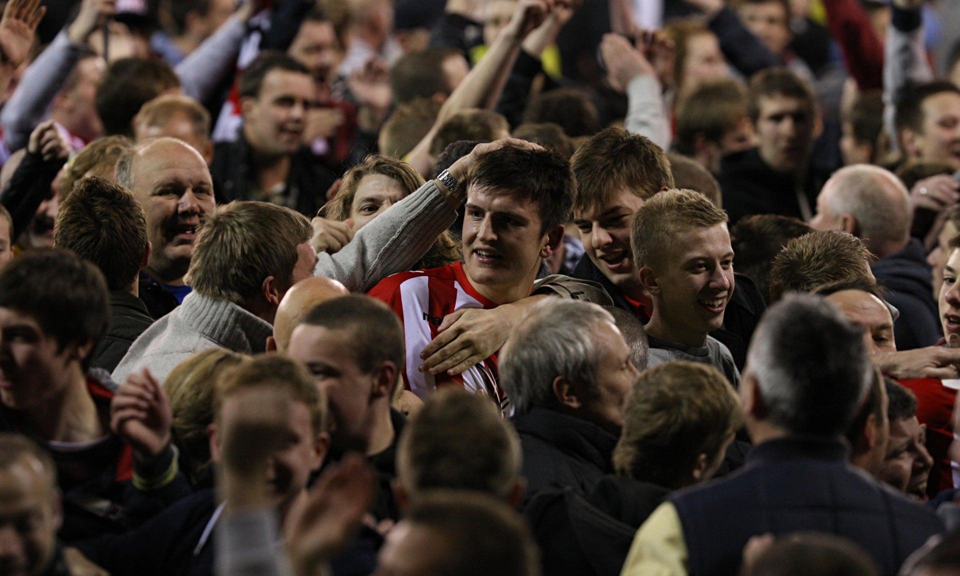 而哈維爾則 而哈維爾則